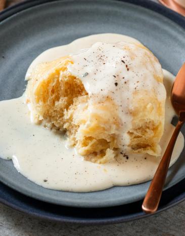 Klassische Dampfnudeln mit Vanillesauce