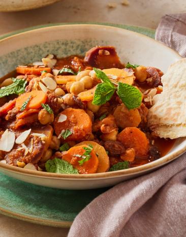 Kichererbsen Eintopf mit Karotten und Pitabrot