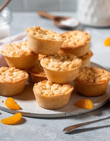 Käsekuchen-Muffins mit Streuseln und Mandarinen