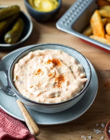 Big Mac Sauce in einer Schüssel.