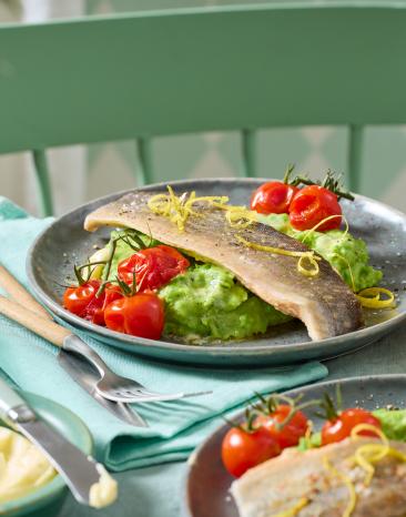 Gedämpfte Forelle mit Erbsenpüree