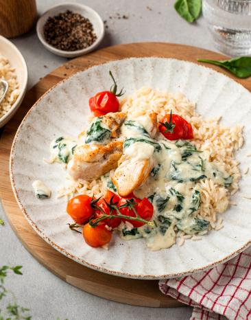 Hähnchen mit Reis und Spinat-Gorgonzola-Sauce