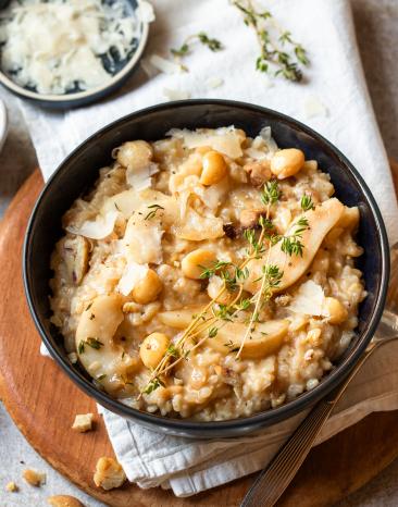 Maronenrisotto mit karamellisierter Birne und Macadamianüssen