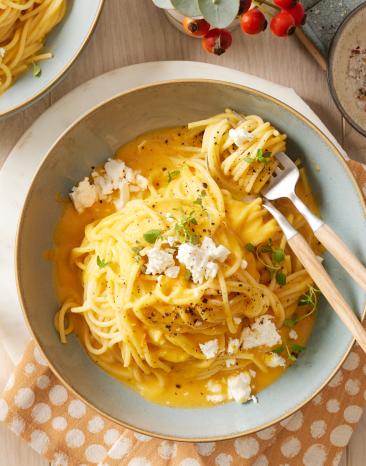 Pasta mit Kürbis-Feta-Sauce