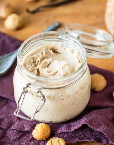 Maronencreme in einem Glas