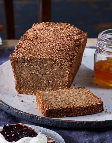 Rustikales Schwarzbrot