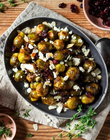 Gebratener Rosenkohl mit Cranberries und Mandeln