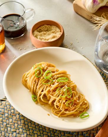 Karamellisierte Knobi-Nudeln