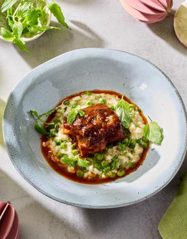 Geschmorter Nacken vom Osterlamm mit Erbsen-Risotto