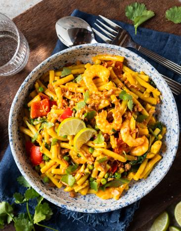 One-Pot-Pasta mit Curry und Garnelen
