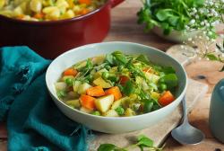 Frühlings-Kartoffel-Eintopf mit Portulak